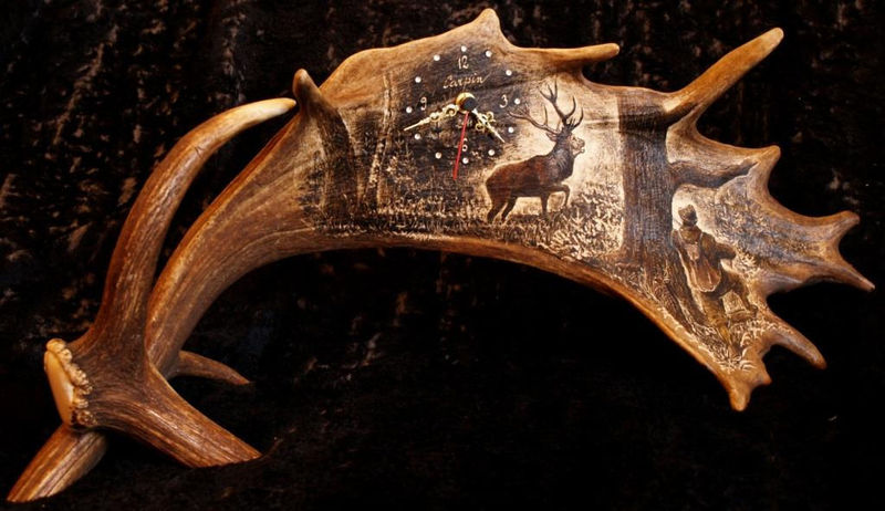 rytiny-460 Hodiny s motivem lov jelena